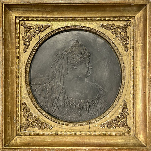 По рисунку Бартоломео Карло Растрелли (1666-1744). Анна Иоанновна. Барельеф. Гипс, тонирование. Диаметр 35 см.